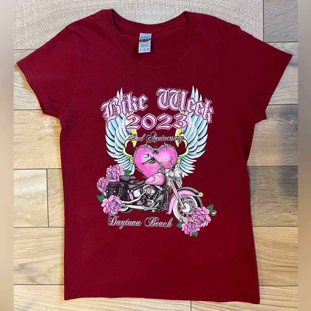 NWOT Gildan - women’s red motorcycle graphic tee (small)